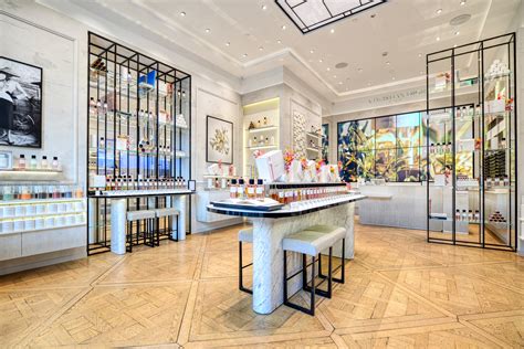 Dior propose une visite virtuelle de sa boutique des Champs 